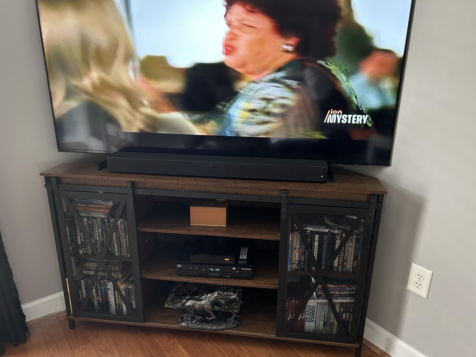 HOMISSUE Corner TV Stand for 55 Inch TV, Rustic Corner Entertainment Center with Storage, Industrial Media Console Table with Sliding Barn Door, Entertainment Center for Living Room, Brown customer photo 2