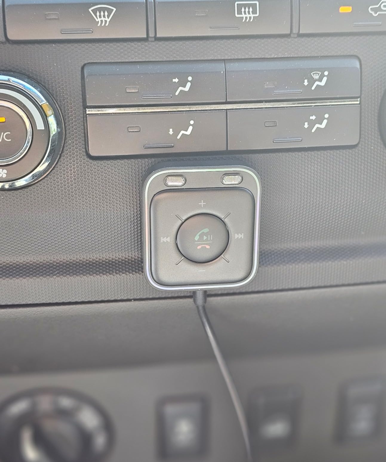 JOYROOM Bluetooth 6.0 AUX Car Adapter, Dual Mics Noise Cancellation, Plug-and-Play, Multifunction Button customer photo 2