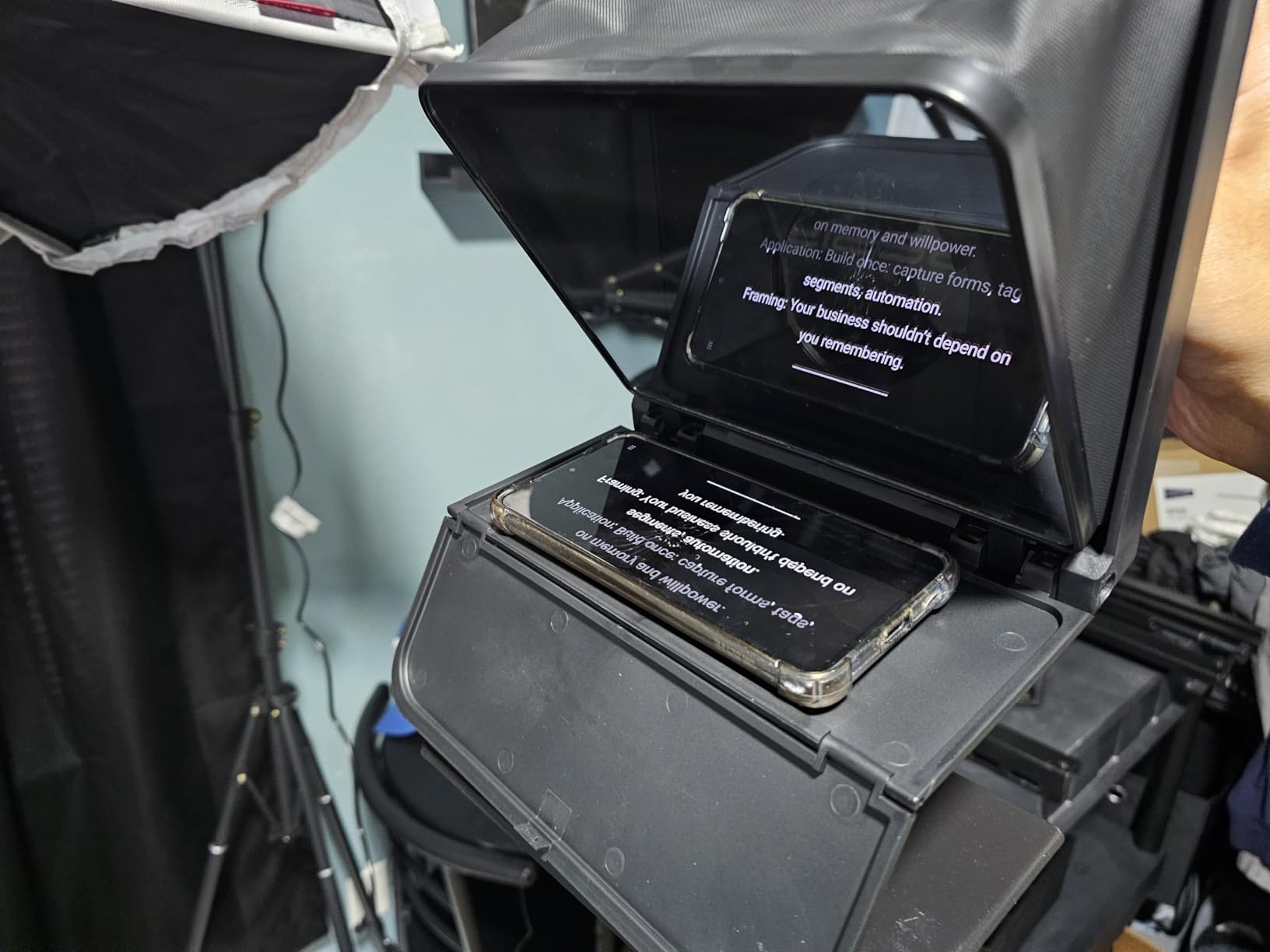 LENSGO TC7S Portable Teleprompter for Phone, One-Second Fold Mini Teleprompter with Remote Control, App Compatible with iPhone & Android for Online Teaching Vlog Live Streaming Interview customer photo 1