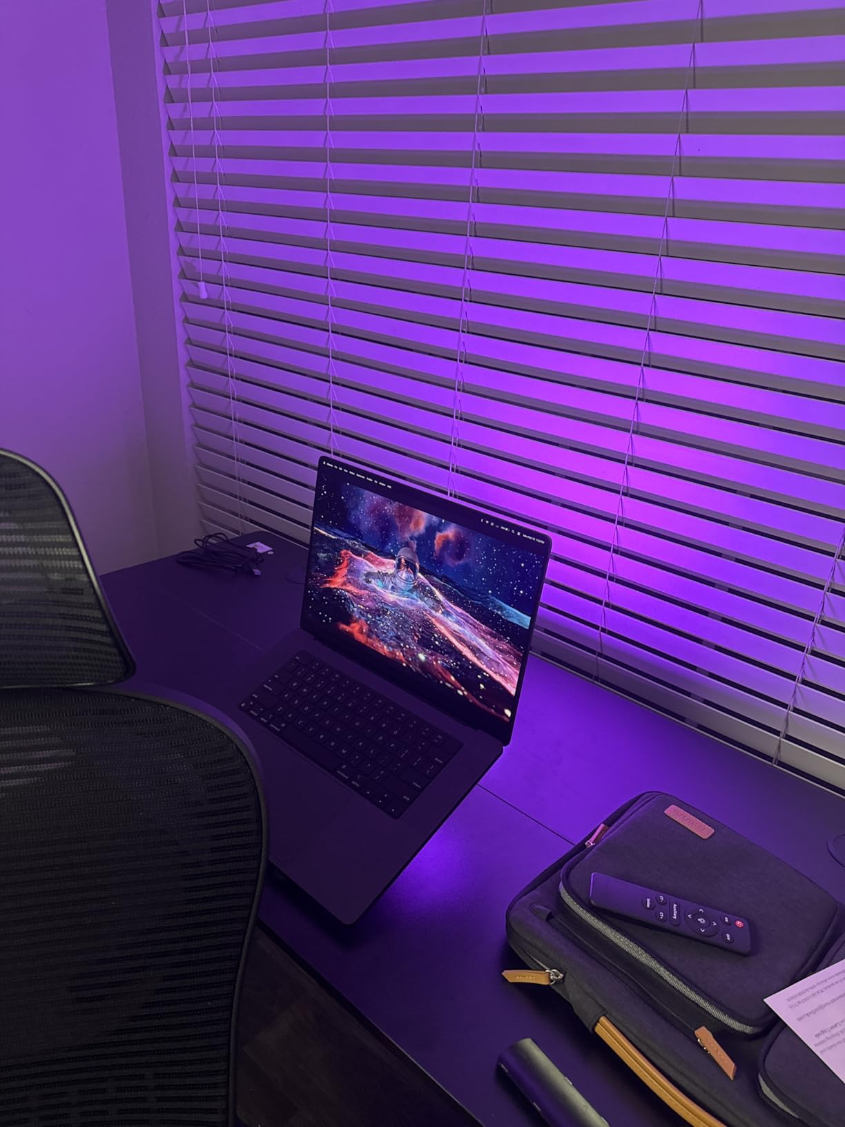 ULANZI LT002 RGB Video Light, Portable LED Camera Light Panel 0-360 Full Color, CRI 95+ 2500-9000K LED Video Light, 4000mAh Rechargeable LED DSLR Lighting for Vlogging, Photography, Video Conference customer photo 1