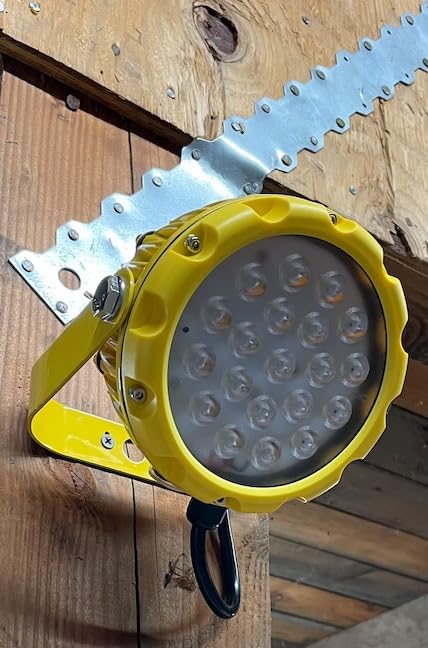 Vergo Industrial 30 Watt Loading Dock Light - IP65 Waterproof 3500 Lumens LED Dock Light with 180 Degree Rotatable Lamp Head customer photo 1