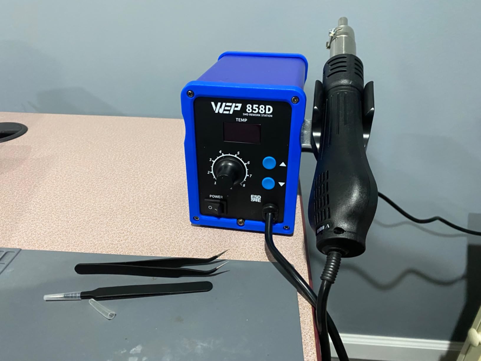 WEP 858D Hot Air Rework Soldering Station with Temperature Control, Adjustable Air Volume, Digital Display for SMD Soldering with 4 Extra Hot Air Nozzles customer photo 2