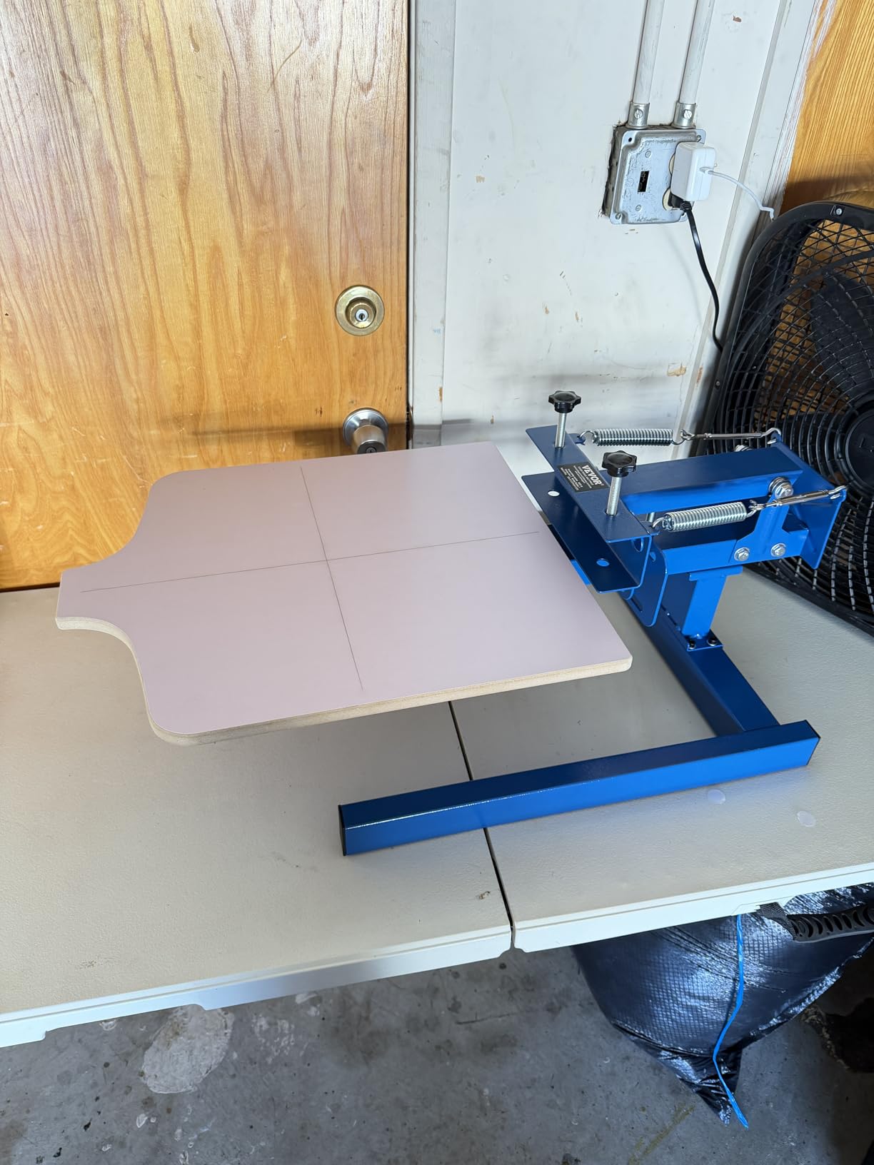 VEVOR Screen Printing Machine, 1 Color 1 Station Silk Screen Printing Press, 21.2x17.7in / 54x45cm Screen Printing Press, Double-Layer Positioning Pallet, Adjustable Tension for T-Shirt DIY Printing customer photo 2