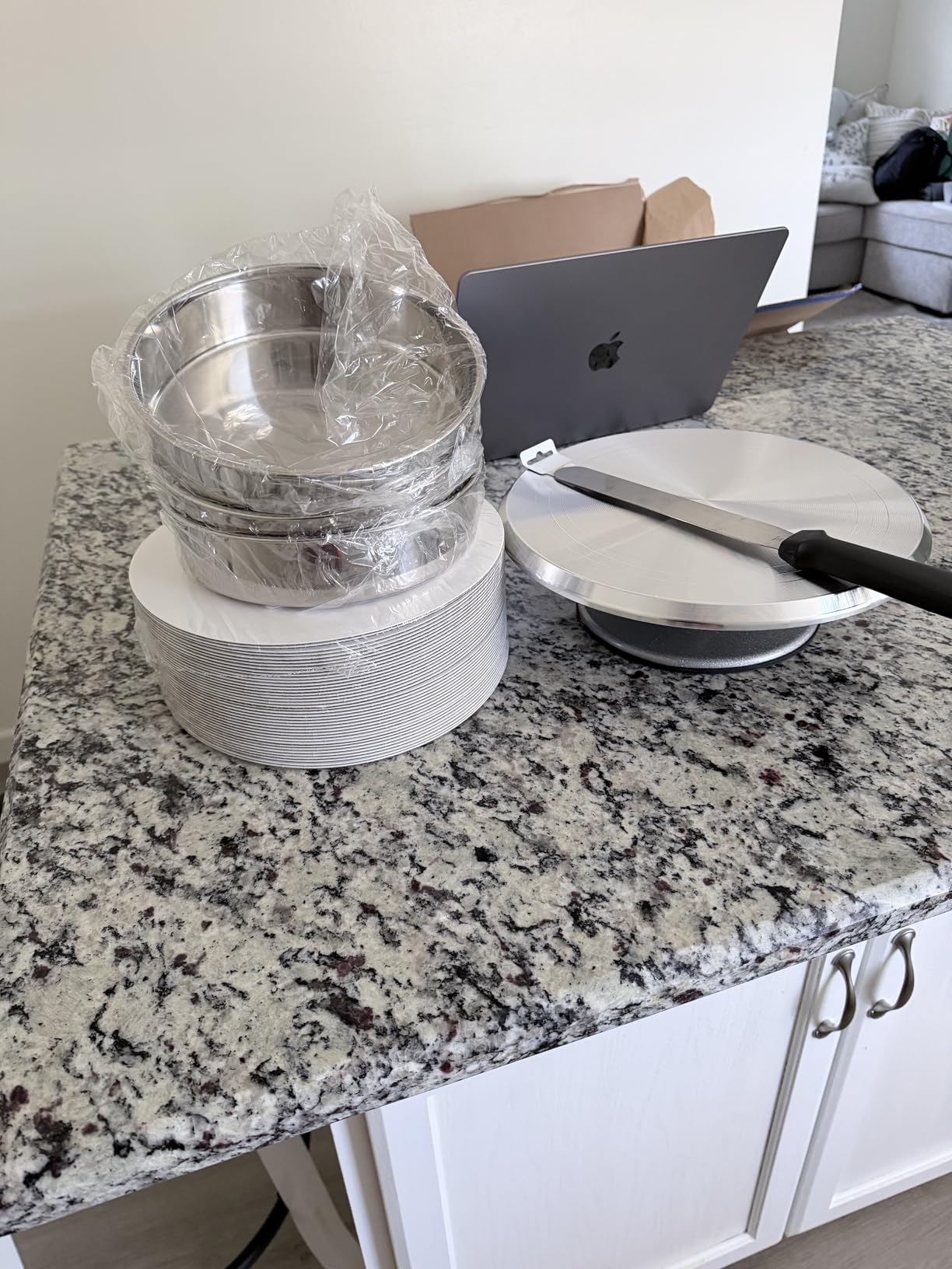 RFAQK 12 Inch Aluminum Alloy Revolving Cake Stand, Cake Turntable for Decorating Rotating Cake Stand for Cupcakes, Pastries and Cake Decorations customer photo 1