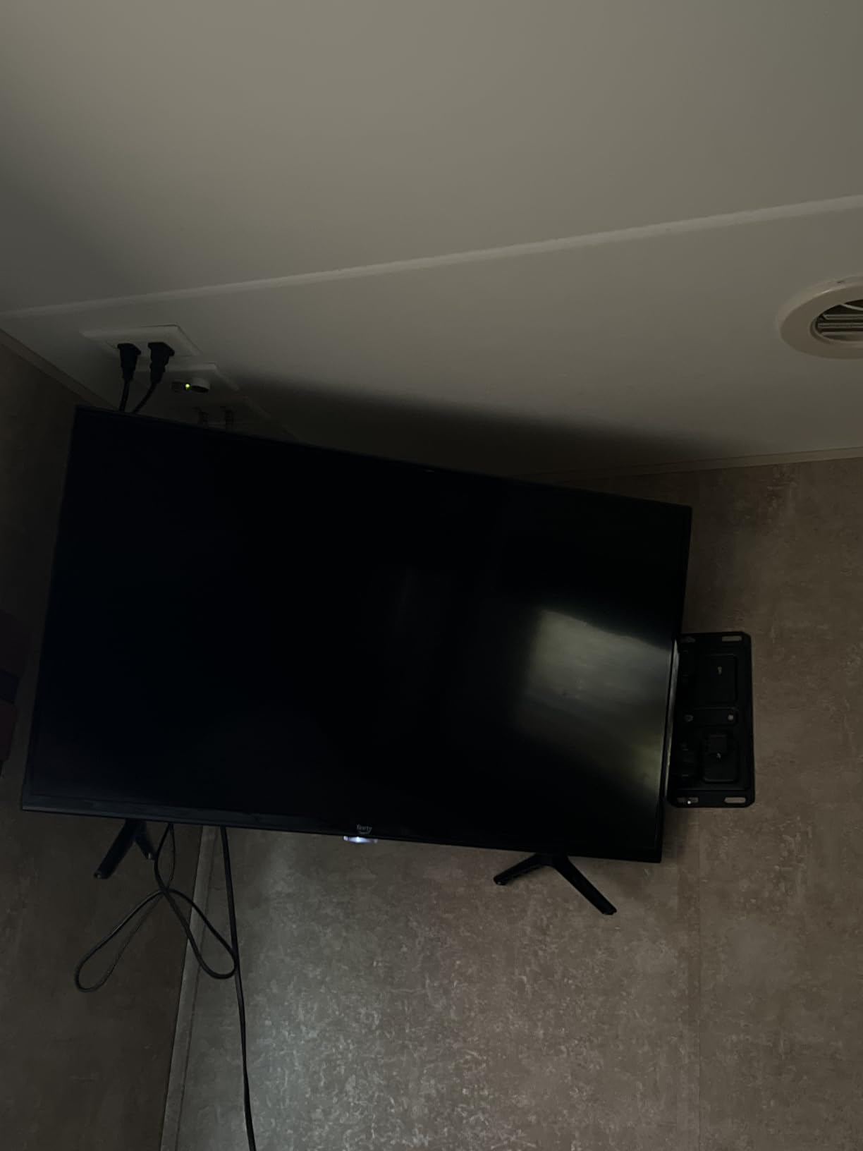 Perlegear Lockable RV TV Mount for 13-43 inch TVs up to 44 lbs, Full Motion RV TV Wall Mount with Swivel, Tilt, Pull Cord Lock, RV TV Mount for Camper, RV, Motorhome, Max VESA 200x200mm, PGLRVF2 customer photo 2