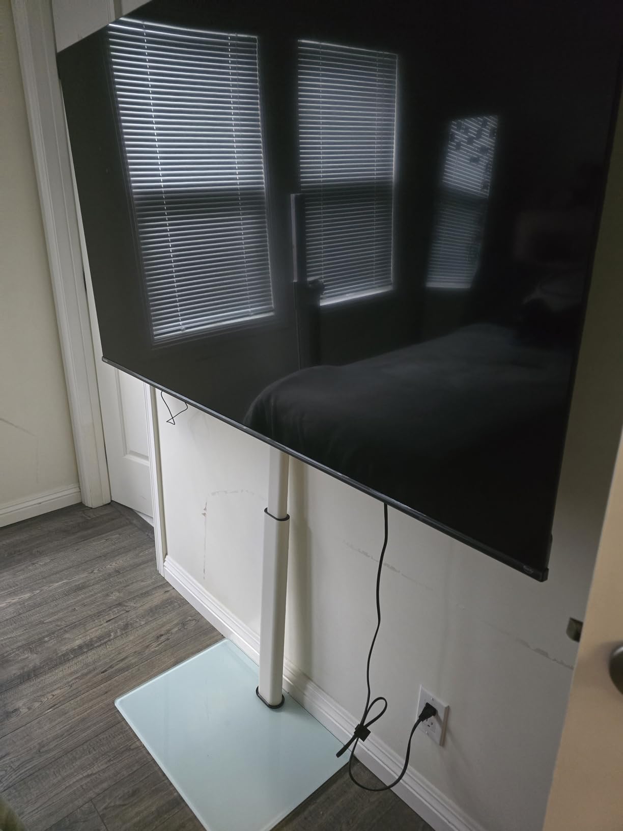 Perlegear Floor TV Stand with Power Outlet, Universal TV Stand for 32-75 inch TVs up to 110 lbs, Height Adjustable Standing TV Mount, Tall TV Mount with Wood Base, Max VESA 600x400mm, PGFS06 customer photo 1