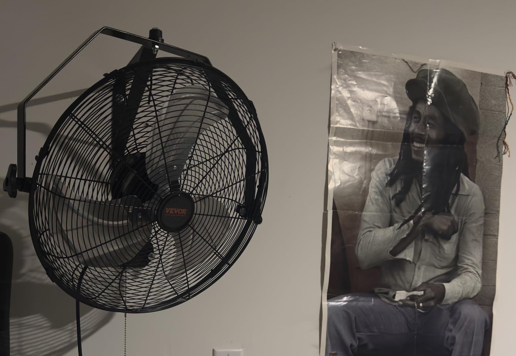 VEVOR 30 Inch Wall-Mount Misting Fan, 3-speed IP44 Waterproof Oscillating, Max. 9500 CFM Wall Mounted Fan for Outdoor, Commercial, Residential, Greenhouse, Workshop, Patio customer photo 2