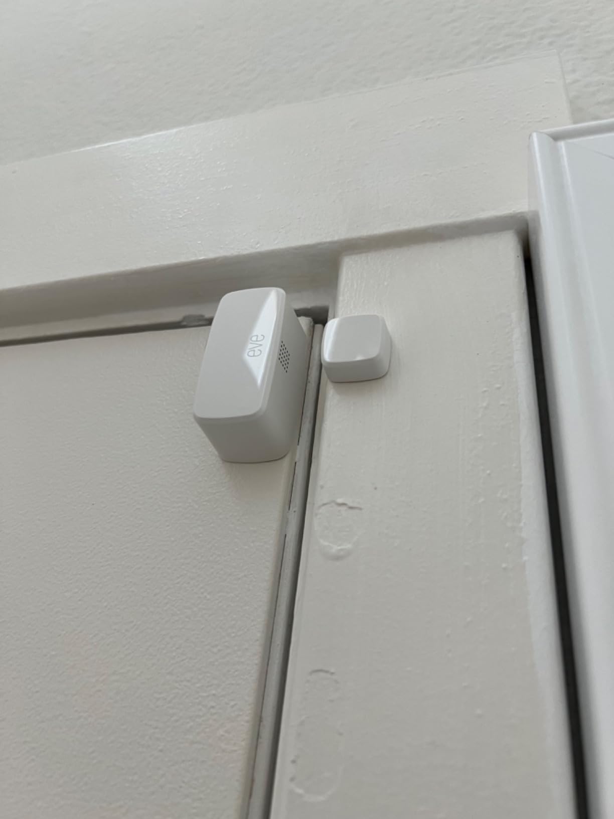 Eve Door & Window (Matter) - Smart Contact Sensor for Doors & Windows, Open/Closed State, Automatic Control of Accessories, Matter Over Thread, Apple Home, Alexa, Google Home, SmartThings customer photo 1