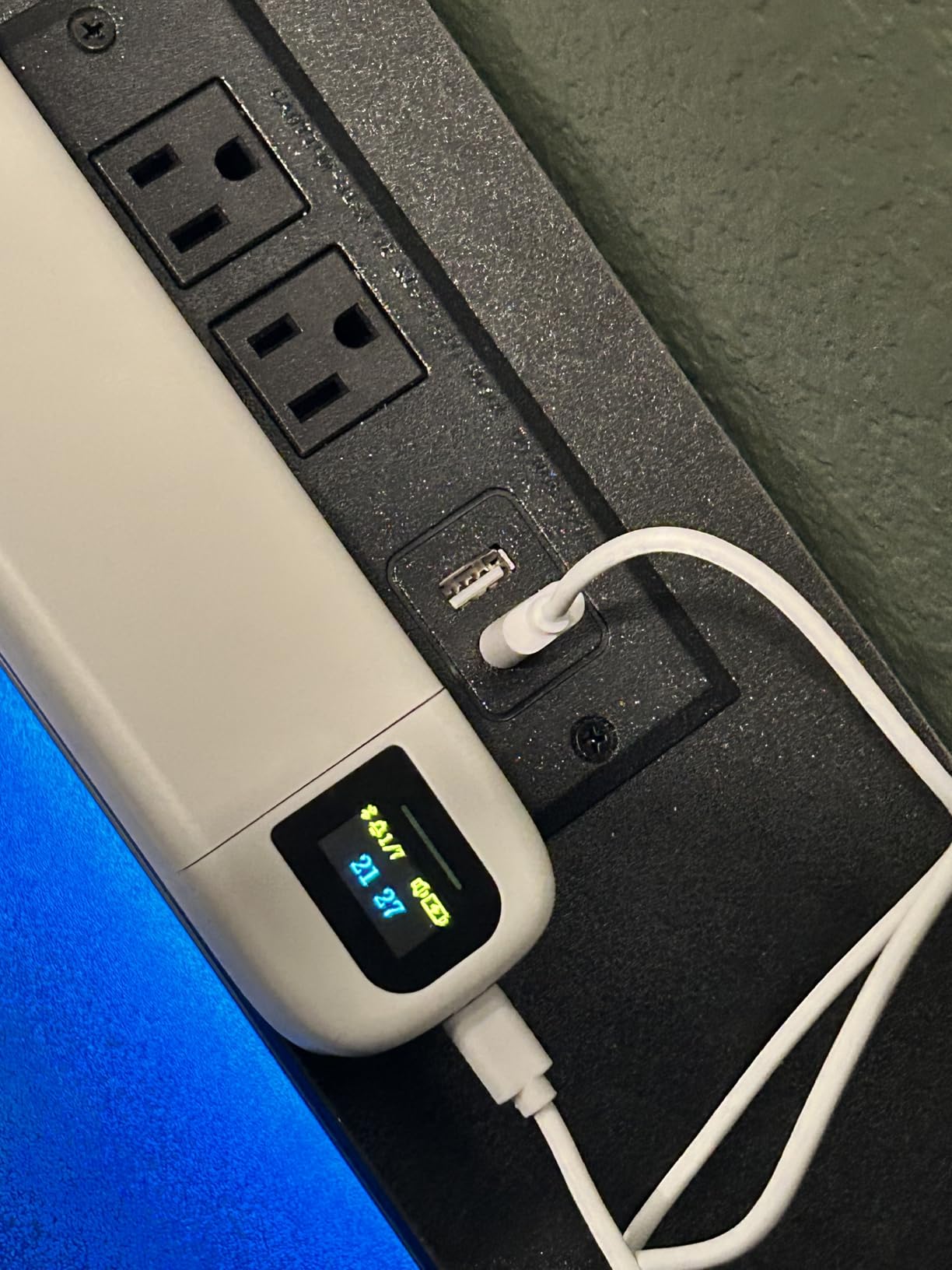 Daviky Automatic Pill Dispenser, Smart Pill Organizer with Alarm, Pill Box 7 Day with APP, Weekly Travel Pill Case, Portable Pill Reminder for Medicines, Supplements and Vitamins (Pink) customer photo 1