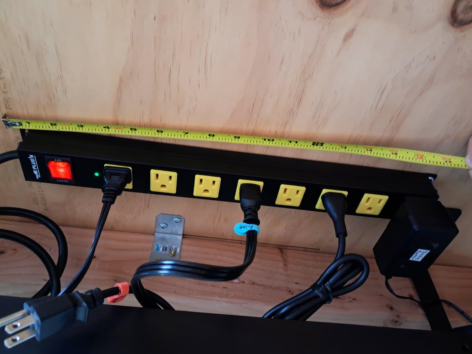 8 Outlet Long Power Strip, 2100J Surge Protector Heavy Duty 6FT Cord Wide Spaced and Wall Mount Metal Powerstrip for Home Office Garage Workshop customer photo 1