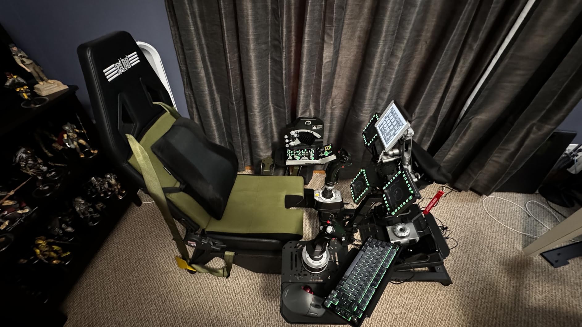 Thrustmaster Viper Panel: Backlit Control Panel, For Use with Viper TQS or Standalone, 43 Metal Action Buttons, Jettison, Trim, Landing Gear, Licensed by the U.S. Air Force (Compatible with PC) customer photo 2