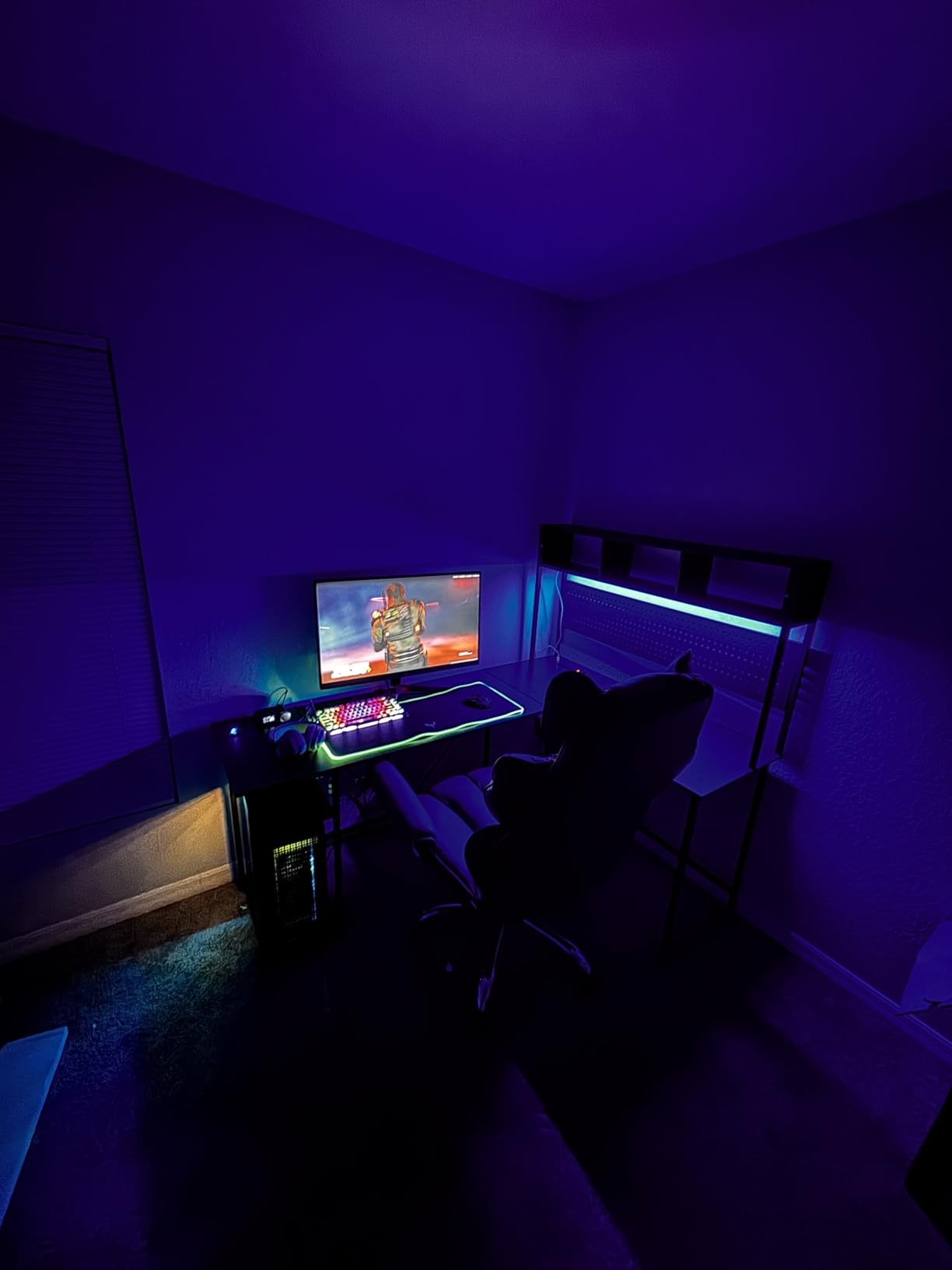 SEDETA L Shaped Gaming Desk, Reversible Computer Desk with Power Outlet and Pegboard, Gaming Desk with Led Lights, Keyboard Tray and Storage Bag for Home Office, Black customer photo 2