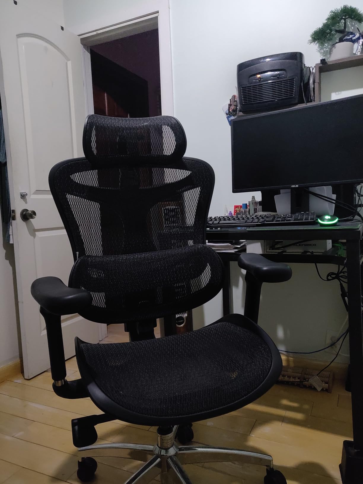 SIHOO Doro C300 Ergonomic Office Chair with Ultra Soft 3D Armrests, Dynamic Lumbar Support for Home Office Chair, Adjustable Backrest Desk Chair, Swivel Big and Tall Computer Chair Black customer photo 2