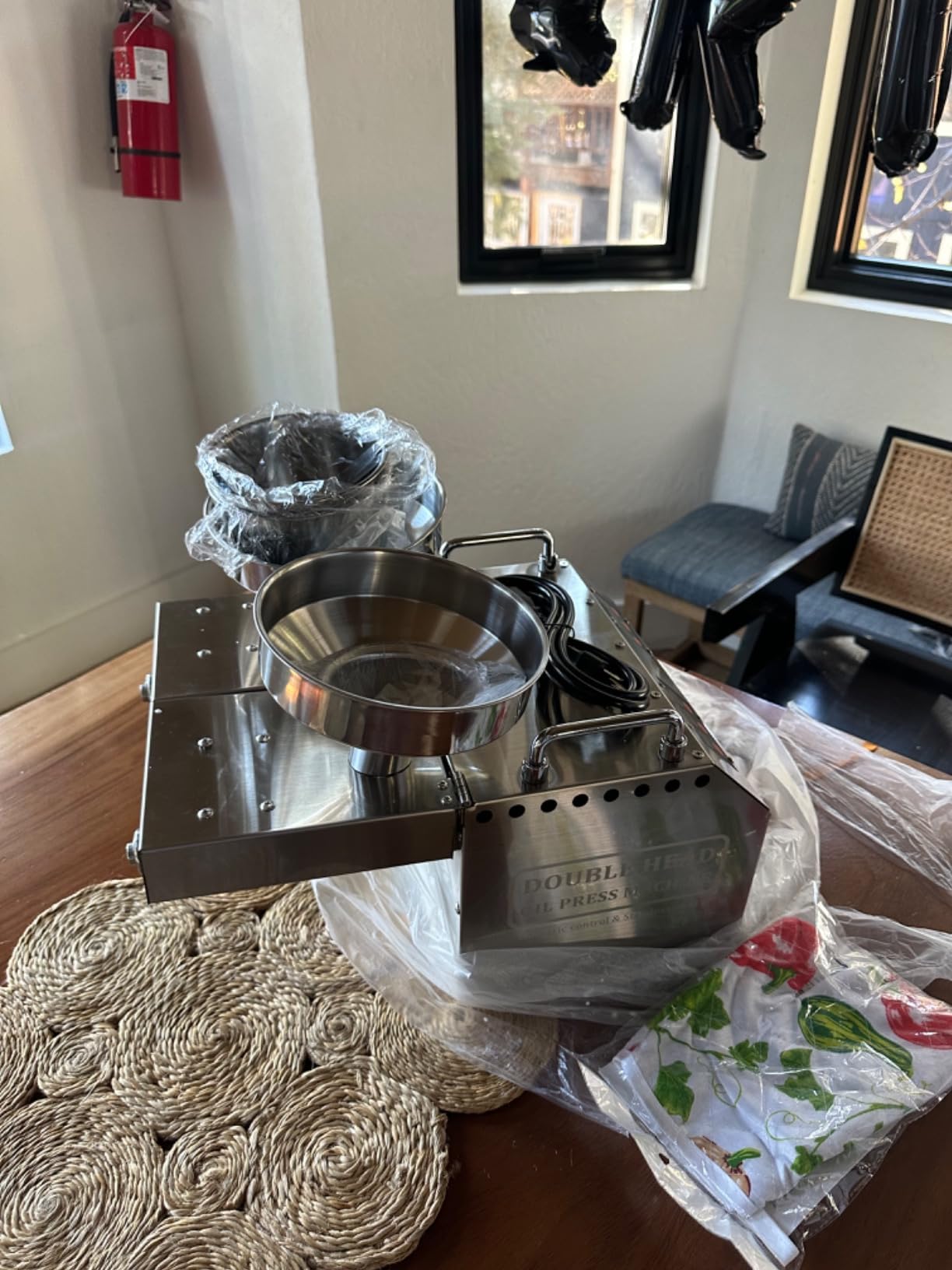 1500W Oil Press Machine with Double Oil Outlets, Automatic Commercial Oil Expeller Extractor Stainless Steel Oil Presser Pressing Mill Maker Machine for Commercial Domestic Use, 110V Silver customer photo 1