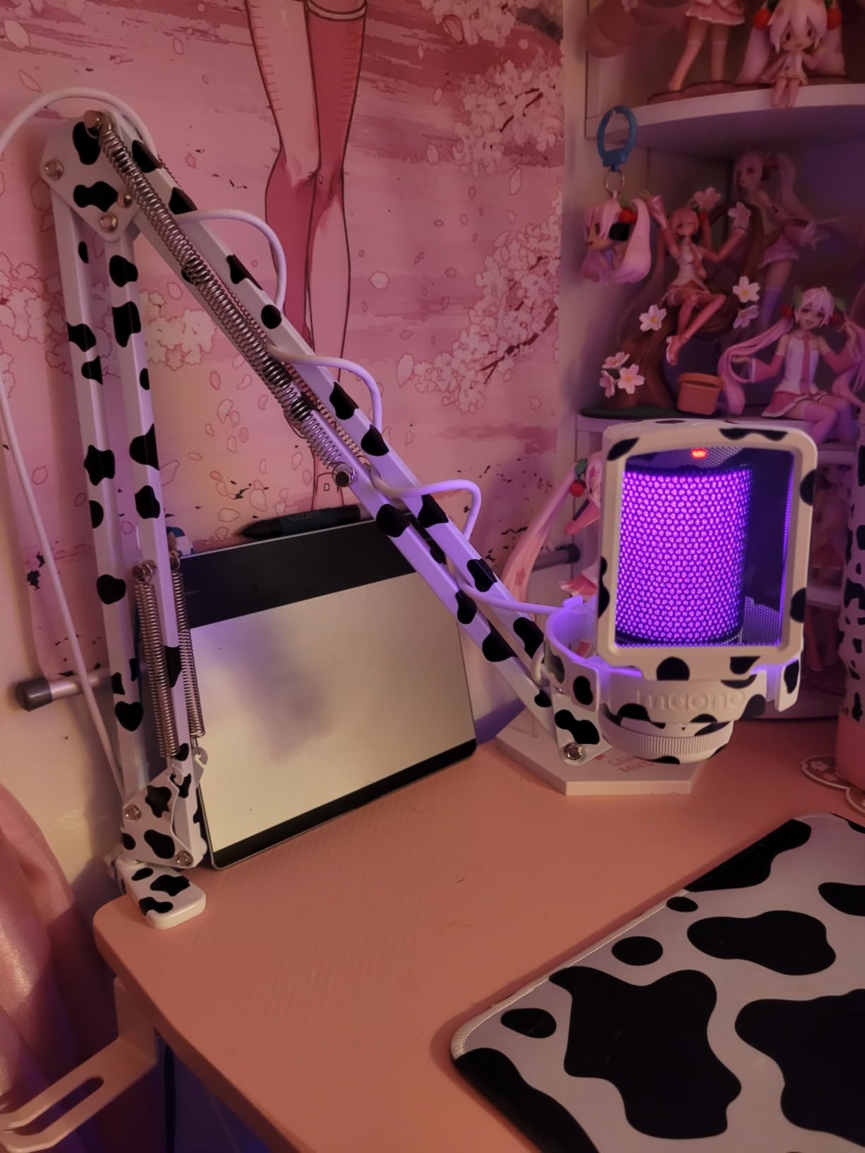 MAONO Gaming USB Microphone, Noise Cancellation Condenser Mic with Mute, Gain, Monitoring, Boom Arm Mic for Streaming, Podcast, Twitch, YouTube, Discord, PC, Computer, PS4, PS5, Mac, GamerWave DGM20S customer photo 2