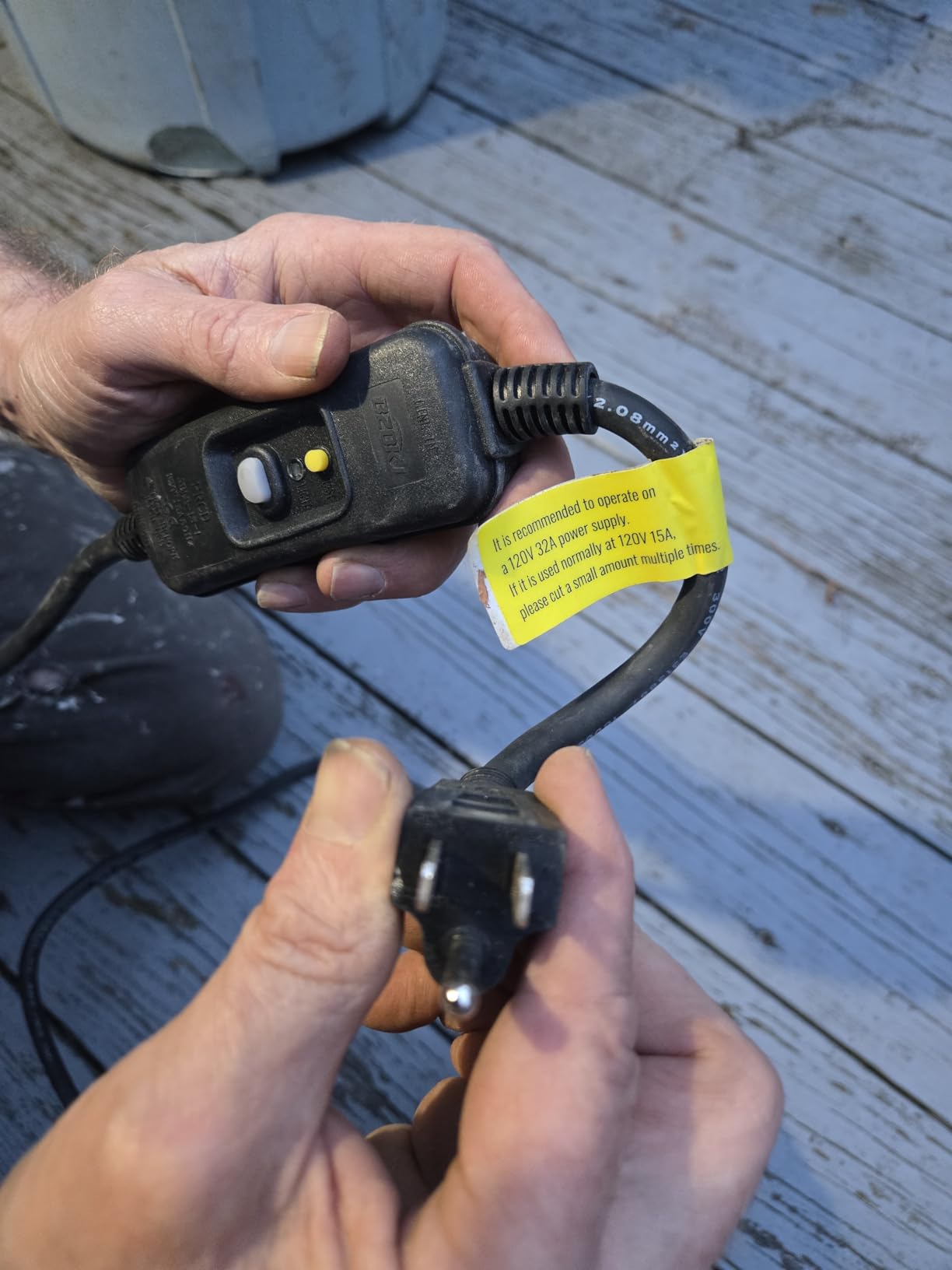 VEVOR Electric Concrete Cutter, 9 in Circular Saw with 3.5 in Cutting Depth, Wet/Dry Disk Cutter Includes Water Line, Pump and Blade, for Stone, Brick, Porcelain, Concrete, 1800W Motor customer photo 2