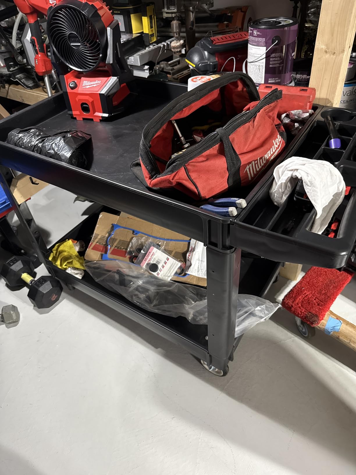 VEVOR Utility Service Cart, 2 Shelf 550LBS Heavy Duty Plastic Rolling Utility Cart with 360° Swivel Wheels (2 with Brakes), Large Lipped Shelf, Ergonomic Storage Handle for Warehouse/Garage/Cleaning customer photo 1