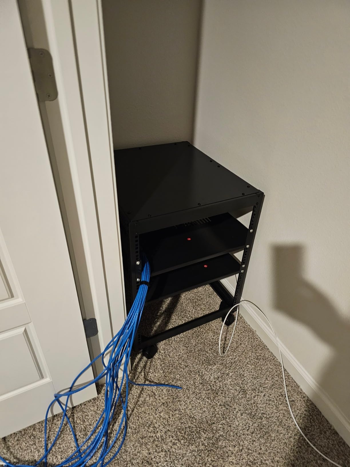 VEVOR 12U Open Frame Server Rack, 23-40 in Adjustable Depth, Free Standing or Wall Mount Network Server Rack, 4 Post AV Rack with Casters customer photo 2