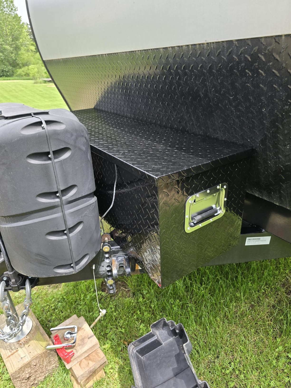 VEVOR Heavy Duty Aluminum Truck Bed Tool Box, Diamond Plate Tool Box with Side Handle and Lock Keys, Storage Tool Box Chest Box Organizer for Pickup, Truck Bed, RV, Trailer, 39