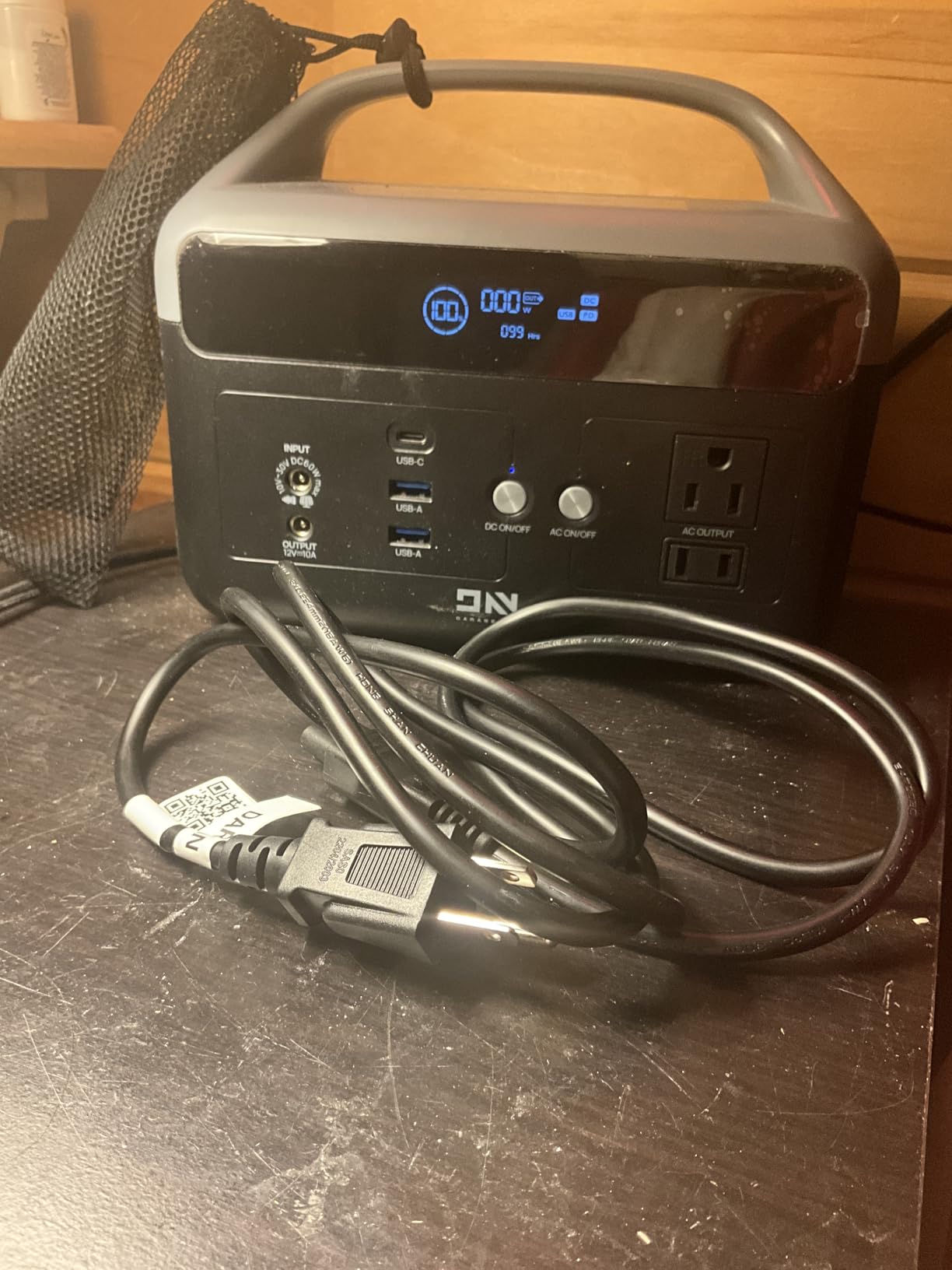 DaranEner Portable Power Station 60,000mAh, 192Wh LiFePO4 Battery Backup w/2 300W (Surge 600W) AC Outlets, 2H Fast Charging, Power Bank for Hurricane Emergency/Home/Outdoor Camping/RVs Use customer photo 1