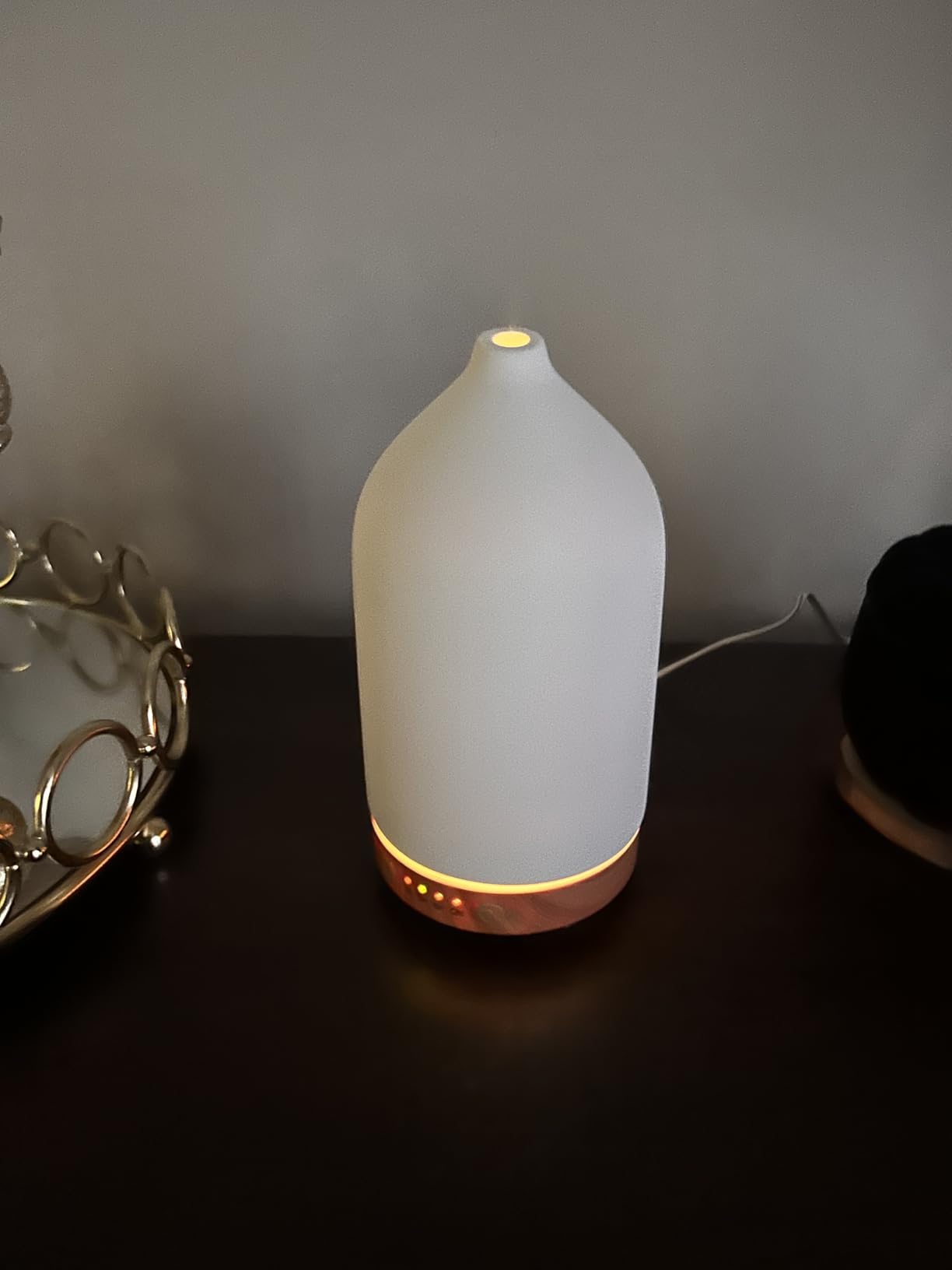 200ML Ceramic Essential Oil Diffuser - Ultrasonic Aromatherapy & Humidifier with 7-Color LED Lights, Auto Shut-Off, Wood Grain Base, 1H/3H/6H Timer | Scent for Home, Office, Yoga customer photo 1