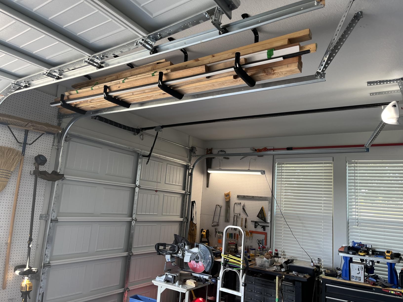 BOSCH GLM100-23 100 Ft Blaze Laser Distance Measure, Includes 2 AA Batteries customer photo 1