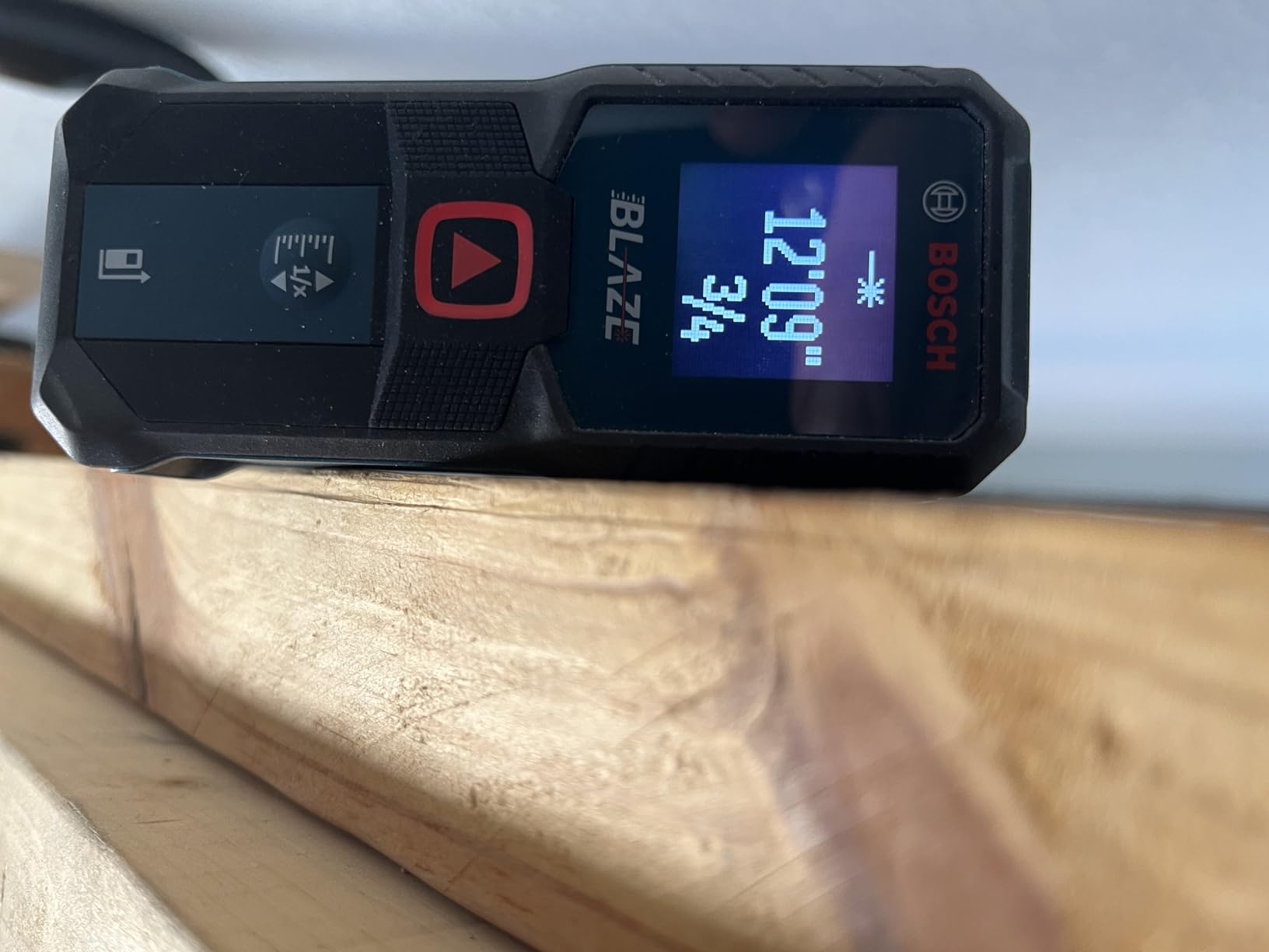 BOSCH GLM100-23 100 Ft Blaze Laser Distance Measure, Includes 2 AA Batteries customer photo 2