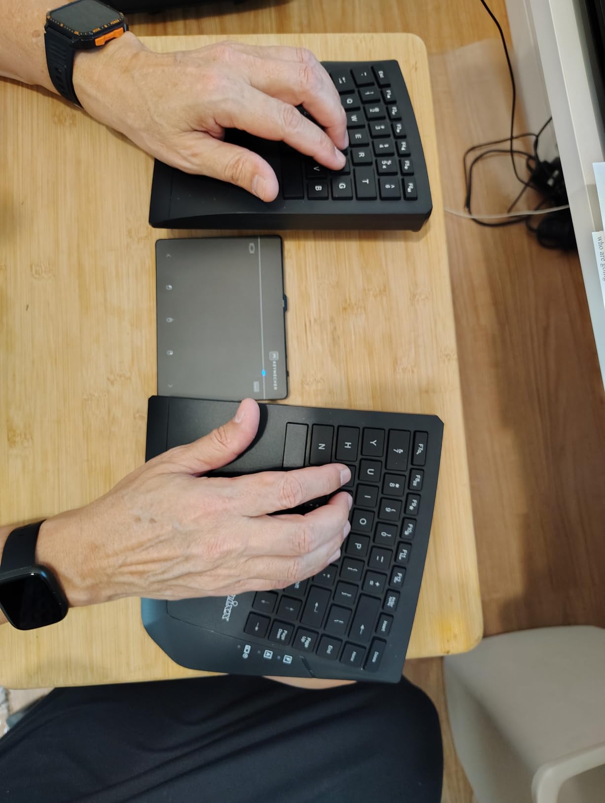 Perixx PERIBOARD-624B US, Wireless Ergonomic Split Keyboard - Up 30 Ft Separation - Adjustable Tilt Angle - Low Profile Membrane Keys - Black - US English customer photo 2