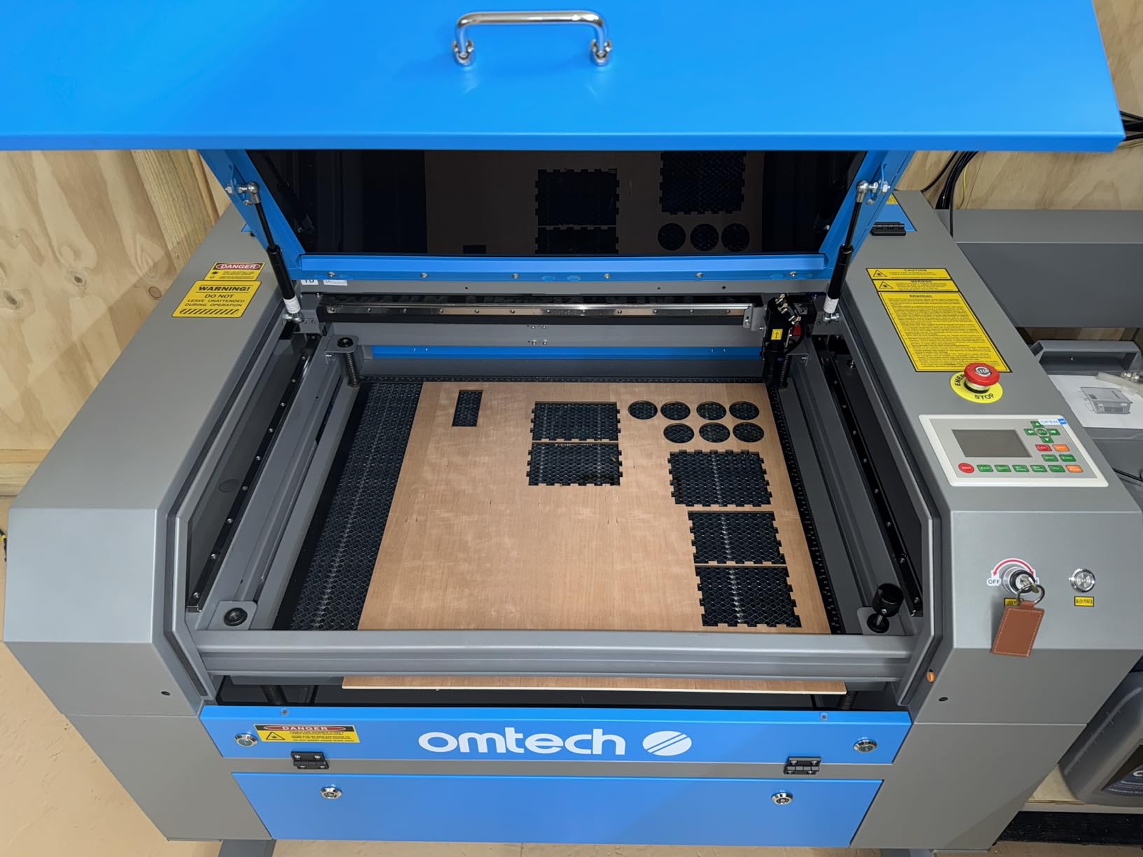 OMTech 90W CO2 Laser Engraver with LightBurn & Water Chiller, 20