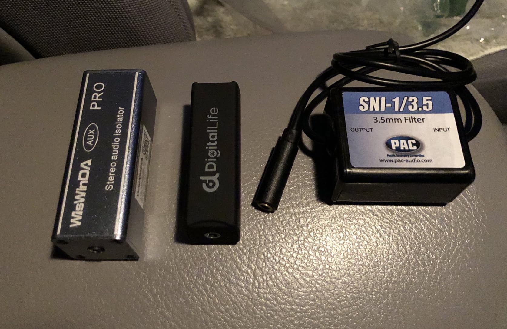 3.5mm Noise Filter Pro Hum Eliminator Ground Loop Isolator (No Affect Bass) Aluminum Shell Quality Buzz Eliminator Isolator for HIFI Stereo Home Theater Car Audio Player Plug&Play 3.5mm Audio Isolator customer photo 2