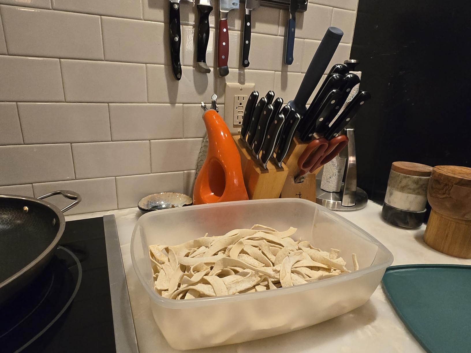 Philips 7000 Series Pasta Maker, ProExtrude Technology 150W, 8 discs, Perfect Mixing Technology, Prepare up to 8 Portions, HomeID App, White, (HR2660/03) customer photo 1