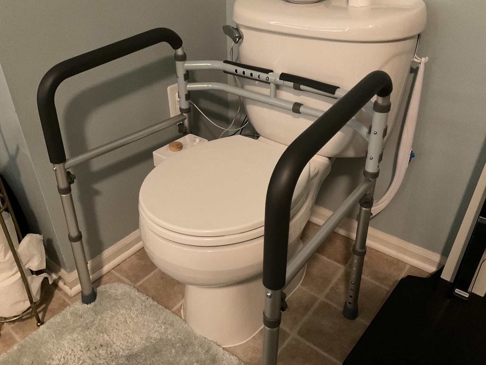 Lianjindun Toilet Safety Rails, Adjustable Toilet Frame for Elderly, Seniors, Handicap & Disabled, Foldable Handicap Toilet Handles Fit Any Toilets (Gray) customer photo 1