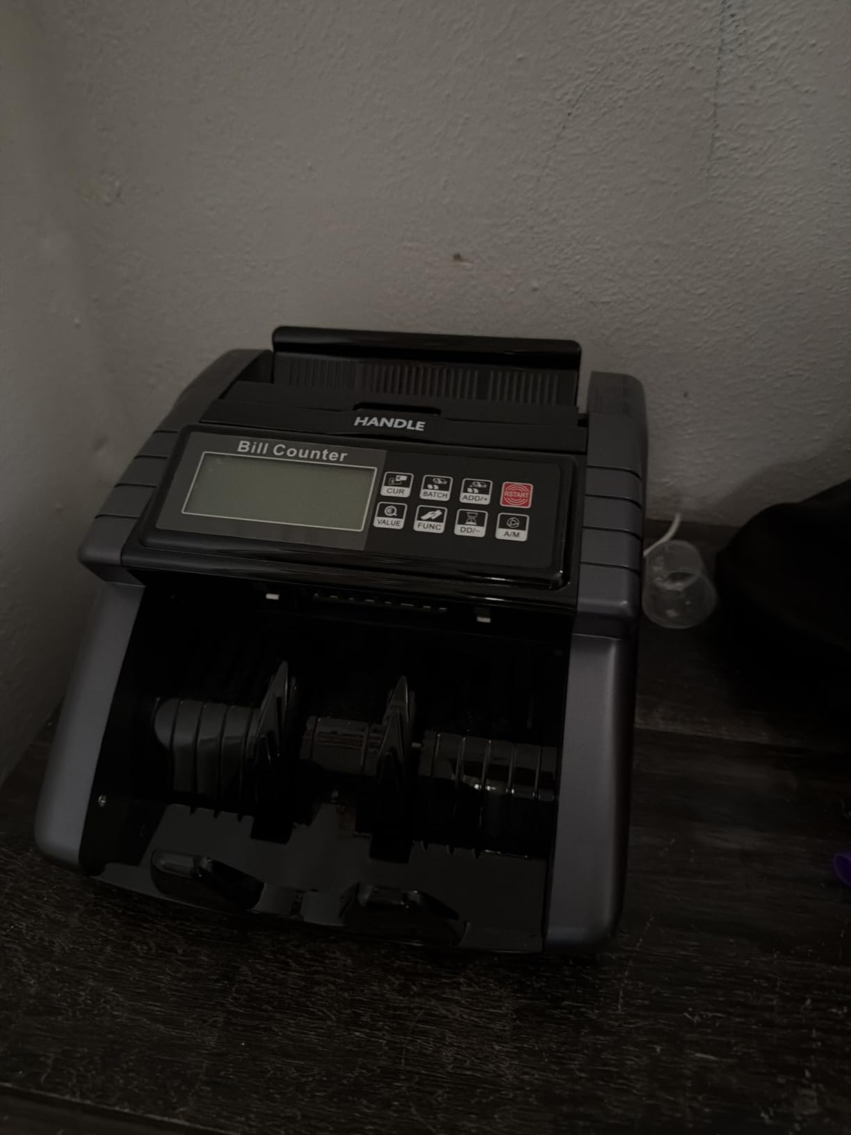 LOLARAN AL1000 Money Counter Machine with Value Counting, Support Dollar and Euro, UV, MG, MT, IR, DD Counterfeit Detection, Cash Counter with LCD Display, Batch and Add, 1,000 Notes/Min customer photo 1