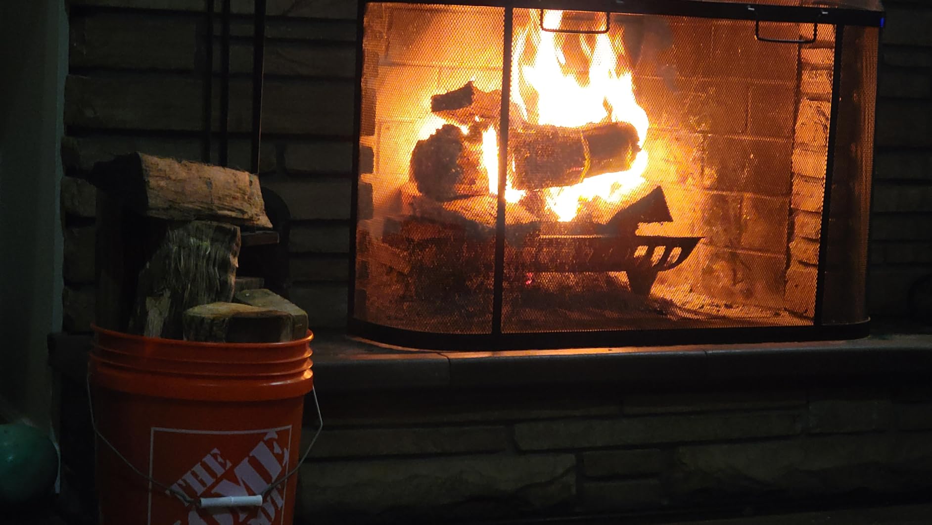 The Creosote Sweeping Log (CSL) with Bonus Ignite-O Fire Starter - Chimney Cleaner for Fireplaces and Woodstoves - Non-Toxic and Easy Cleaning Firelog customer photo 1