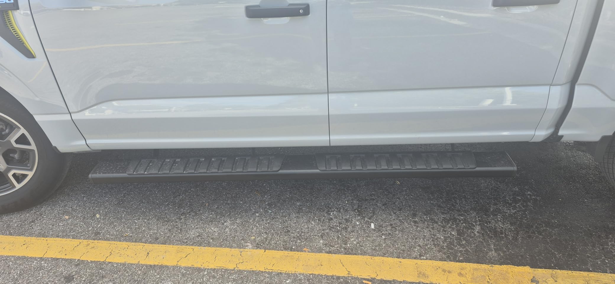 Running Boards Compatible with 2015-2026 Ford F-150 SuperCrew Cab & 2017-2026 Ford F-250 F-350 Super Duty Crew Cab, 6 inches Black Textured Aluminum Side Steps Nerf Bars, f150 Running Boards customer photo 1