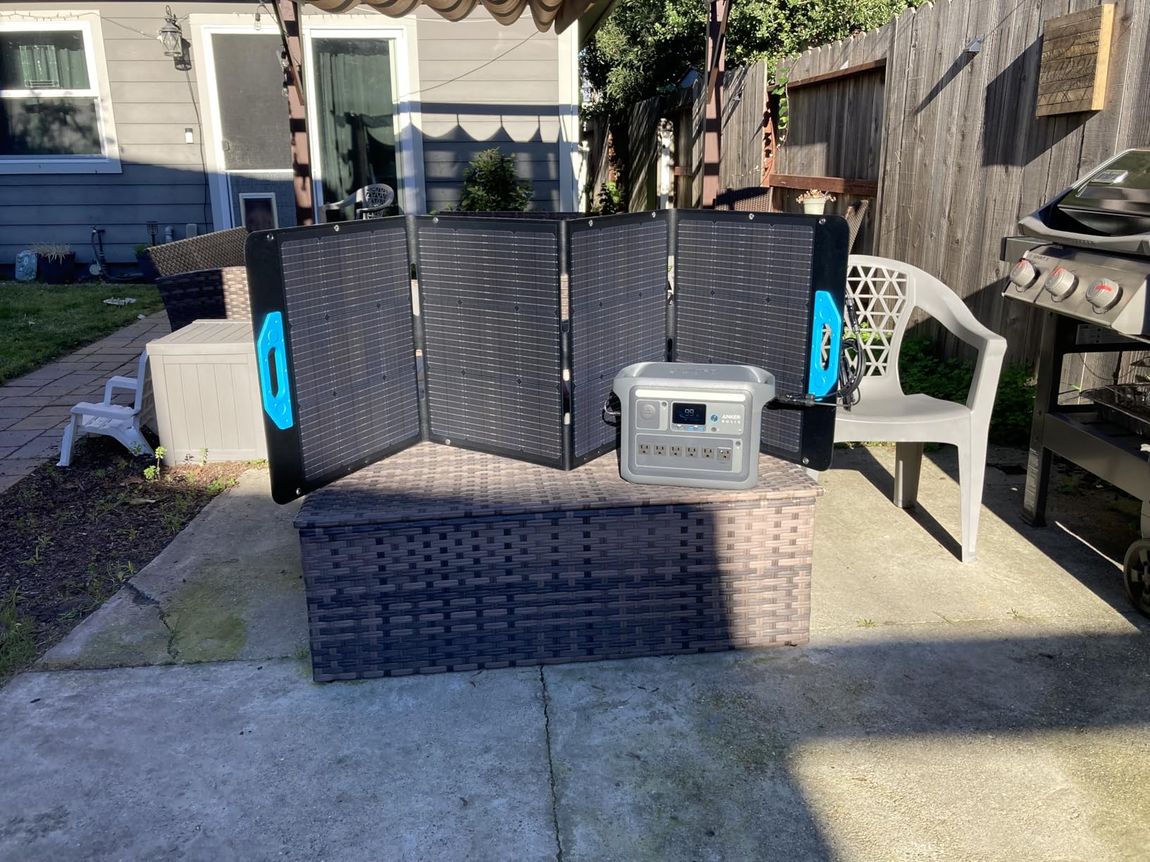 Anker SOLIX C1000 Portable Power Station with 200W Solar Panel, 1800W Solar Generator, 1056wh LFP (LiFePO4) Battery, 6 AC Outlets, Up to 2400W for Home, Power Outages, and Outdoor Camping customer photo 1
