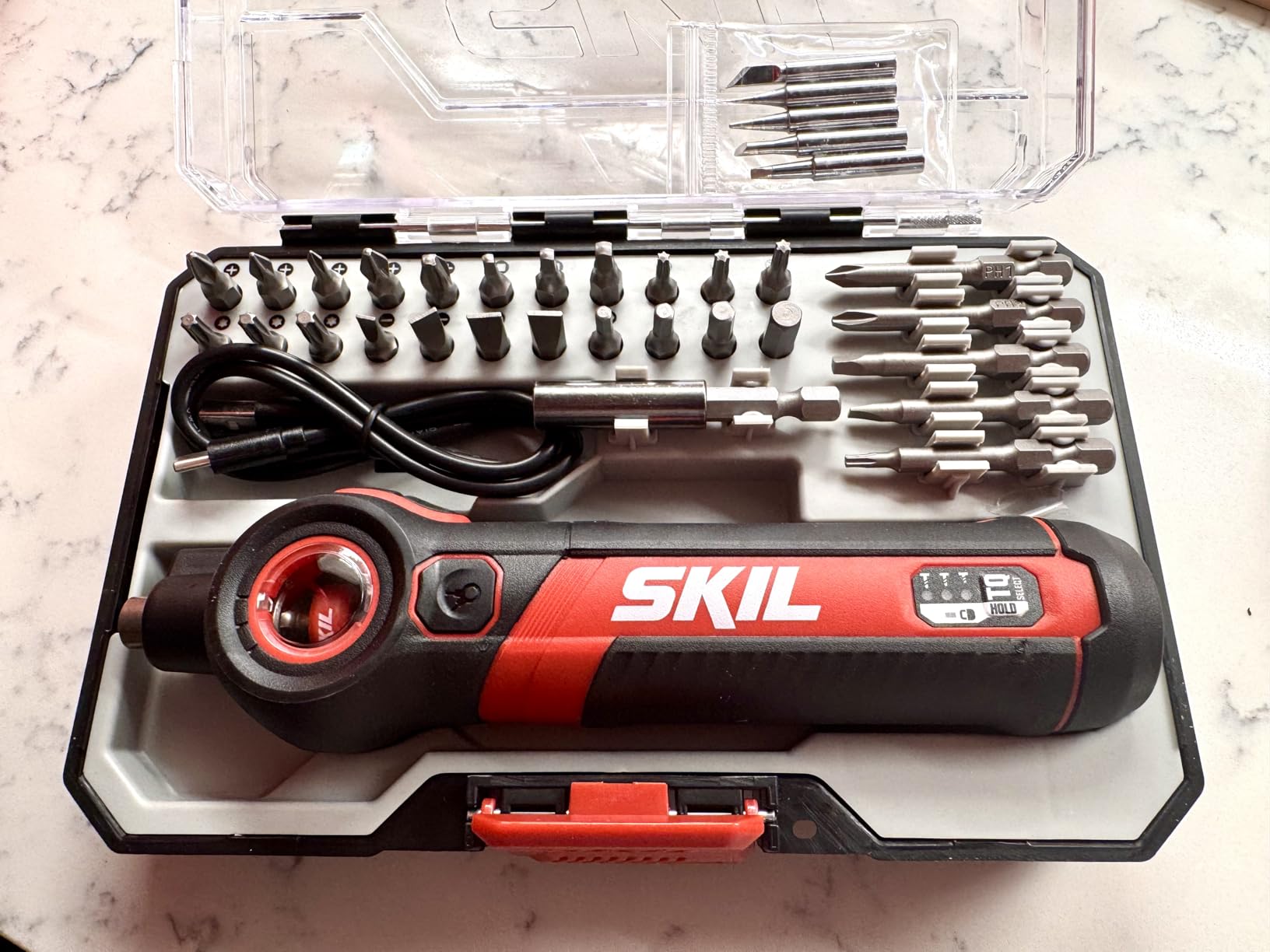 SKIL Twist 2.0 Rechargeable 4V Screwdriver with Pivoting Head, Torque Setting, USB-C Charging Cable, 28 PC Bit Set & Carrying Case customer photo 2