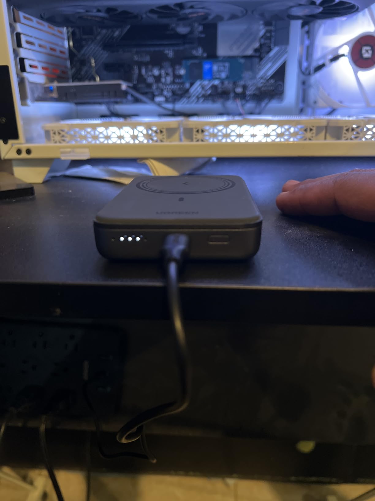 UGREEN Magnetic Power Bank, 10,000mAh Wireless Portable Charger, PD 20W Fast Charging Battery Pack with USB-C for Magsafe, iPhone 17/17 Pro/17 Air/17 Pro Max/16/16 Pro/16 Pro Max, iPhone15/14/13 Series customer photo 2