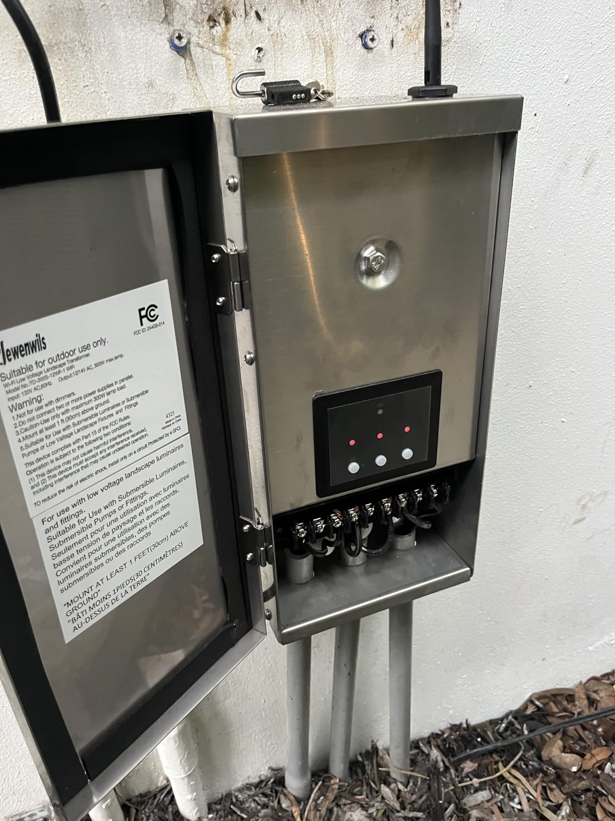 DEWENWILS 300W Wi-Fi Low Voltage Landscape Transformer with 3 Zones, 2.4Ghz Smart Low Voltage Transformer for Outdoor Lights, 120V AC to 12V/14V AC, Work with Alexa & Google Assistant, FCC Listed customer photo 1