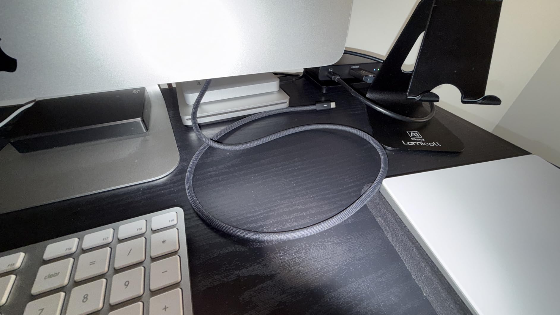 Apple Thunderbolt 4 (USB‑C) Pro Cable (1 m) customer photo 1