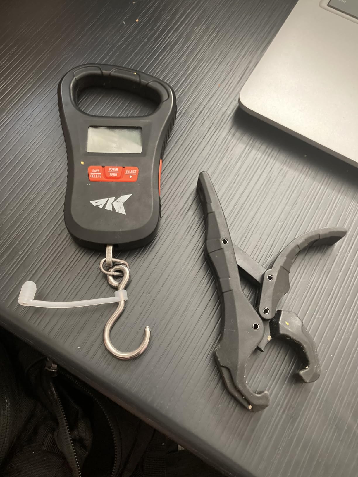 KastKing ToughTide Fishing Scale, USB Charging, 65lb Capacity, Ultra-Thin Digital Fish Scale, LCD Display, Ergonomic Handle, Fish Scales Digital Weight, Fishing Accessories for Men customer photo 1