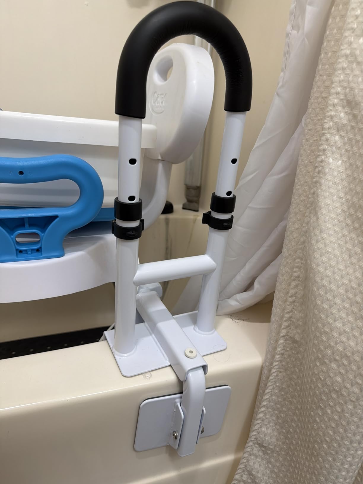 Vaunn Medical Bathtub Handle Grab Bar and Safety Rails for Seniors, Height Adjustable Tub Handles customer photo 1