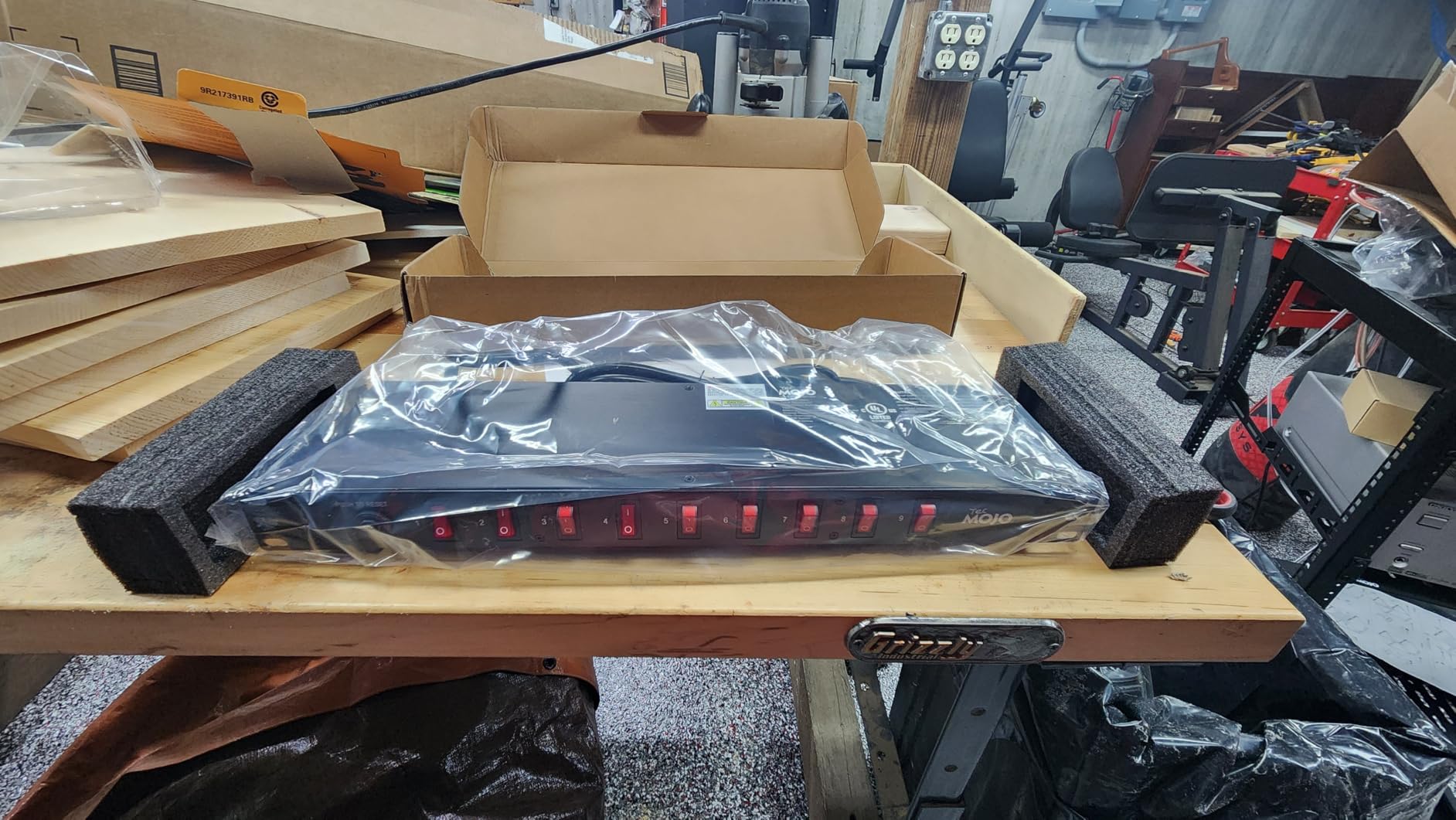 Tecmojo 9-Outlet Rack Mount Overloading Protection Circuit Breaker PDU Power Strip with Individual Switch 6ft Cord for IT and Network Racks and Cabinets customer photo 1