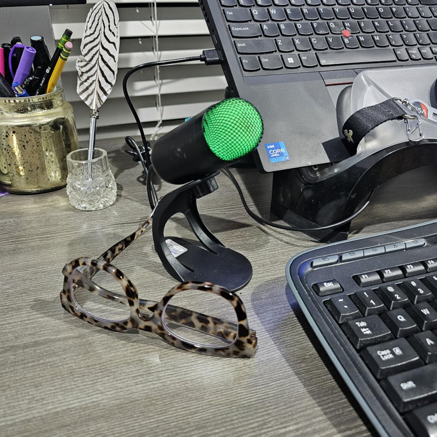 LIANGSTAR USB Computer Microphone, Podcast Mic Desktop with Mute Button for Recording Streaming, Omnidirectional Condenser, Plug&Play Stand with Volume Control for PC, Laptop, Mac, YouTube customer photo 1