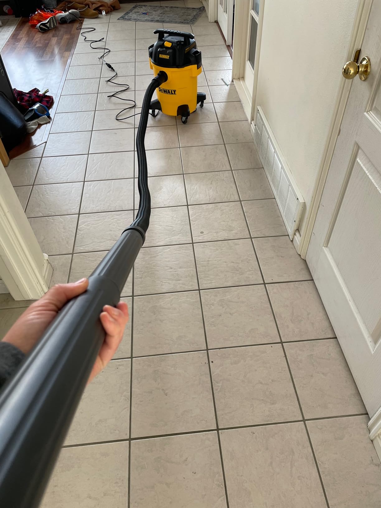 DEWALT Shop Vacuum 6 Gallon 4HP Poly Wet Dry Vacuum for Workshop customer photo 1