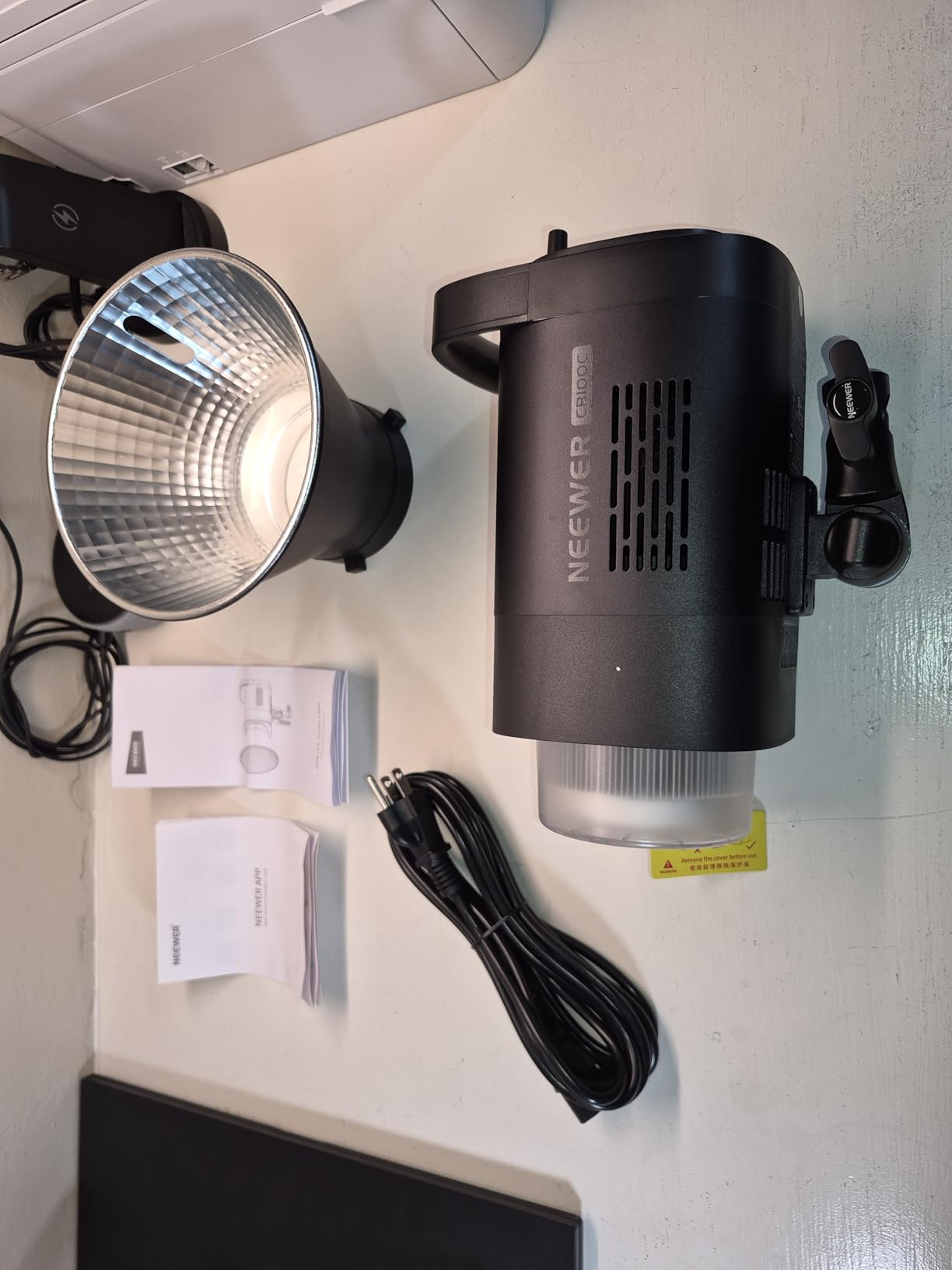 NEEWER CB100C 130w RGB LED Video Light, APP/2.4G Control 360deg Full Color 2700K-6500K 27000lux/m COB Bowens Mount Silent Continuous Output Lighting TLCI/CRI97+ 17 Scenes for Video Recording Photography customer photo 1