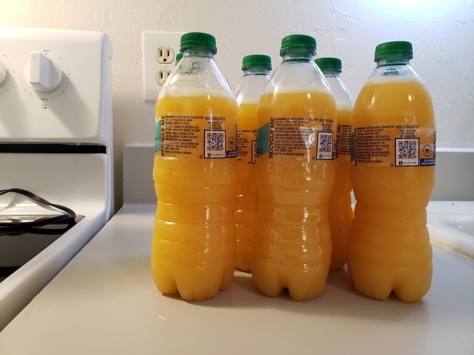 Proctor Silex Electric Citrus Juicer Machine, Large 34 oz. Pitcher, Pressure Activated, 2 Reamers for Big and Small Fruit, Pulp Control, for Orange, Lemon, Grapefruit Juice, White & Green (66340) customer photo 1