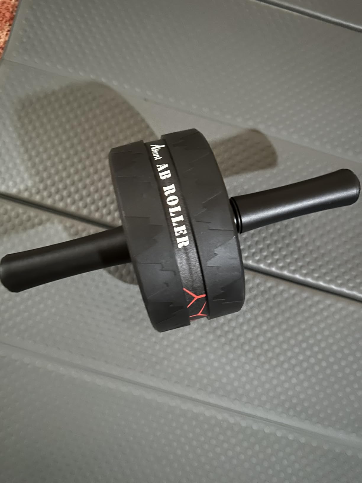 Ab Roller Wheel, Abs Workout Equipment for Abdominal & Core Strength Training, Home Gym Exercise Wheels for Men Women, with Knee Pad Accessories customer photo 1