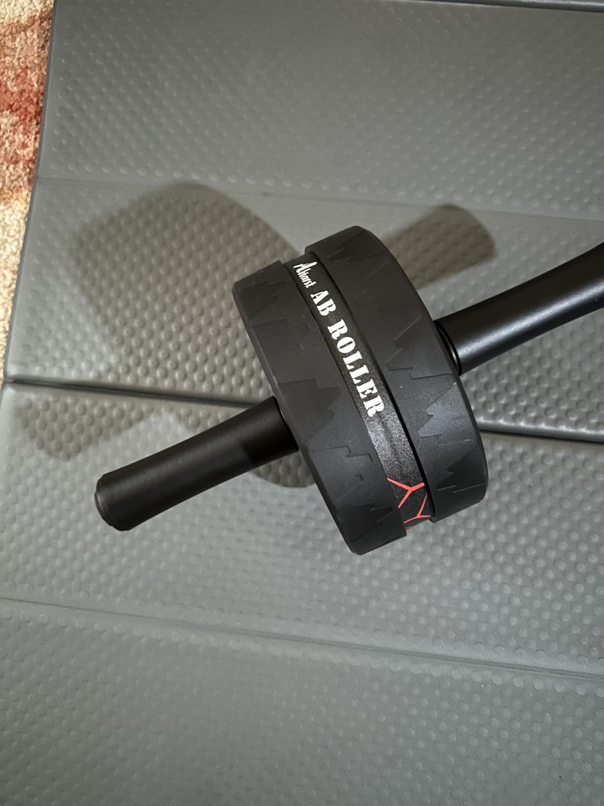 Ab Roller Wheel, Abs Workout Equipment for Abdominal & Core Strength Training, Home Gym Exercise Wheels for Men Women, with Knee Pad Accessories customer photo 2