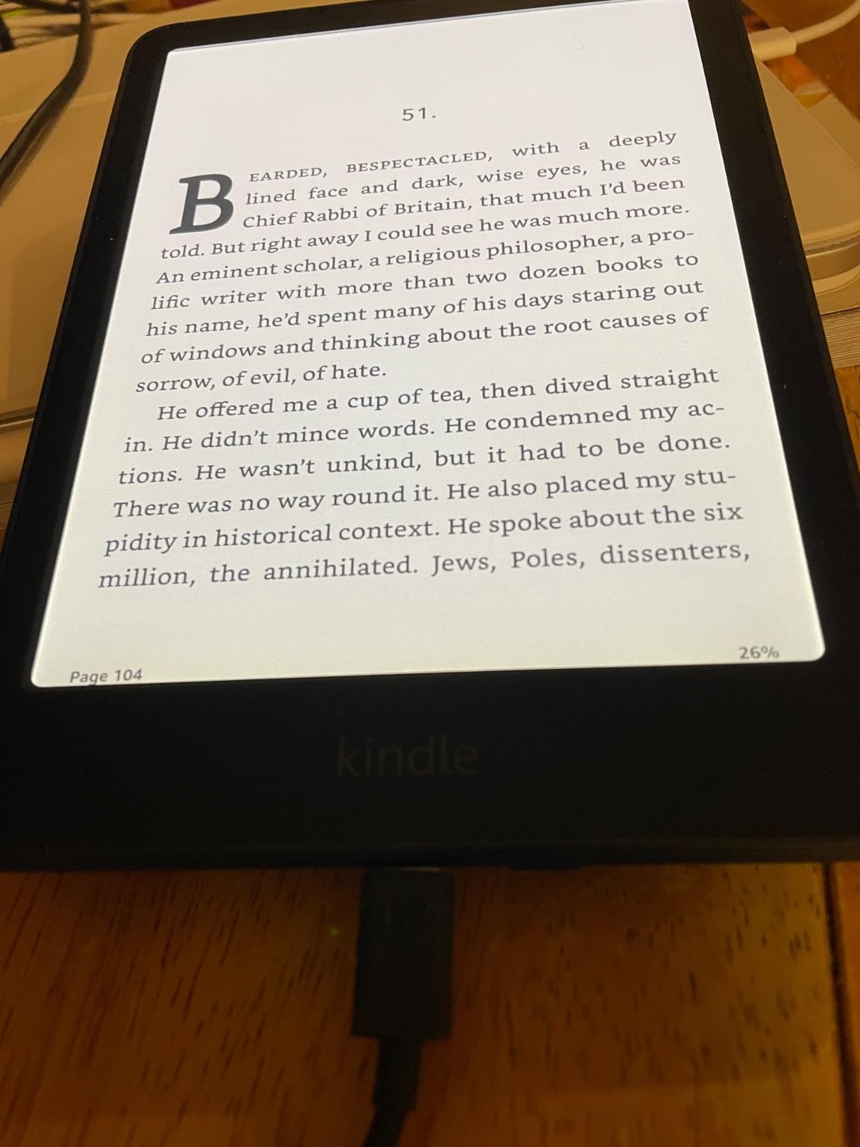 Amazon Kindle Colorsoft Signature Edition 32GB (newest model) - With color display, auto-adjusting front light, wireless charging, and long battery life - Metallic Black customer photo 2